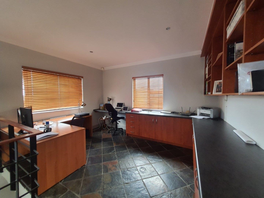To Let 3 Bedroom Property for Rent in Oude Westhof Western Cape